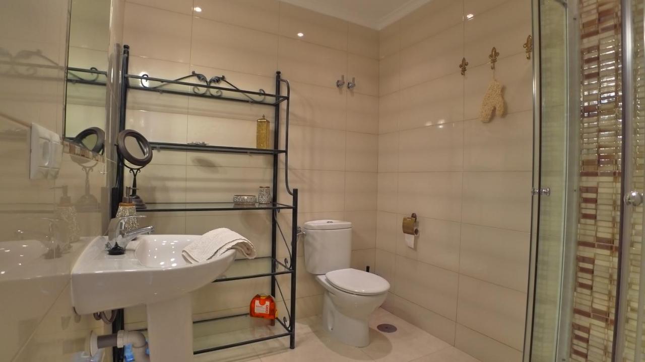 R1262 Betina Villa Nerja